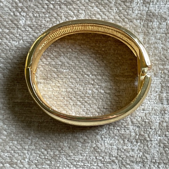 Vintage Gold Tone Hinge Bangle Bracelet - Picture 3 of 5